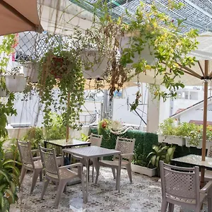Otel Lotus Laverne